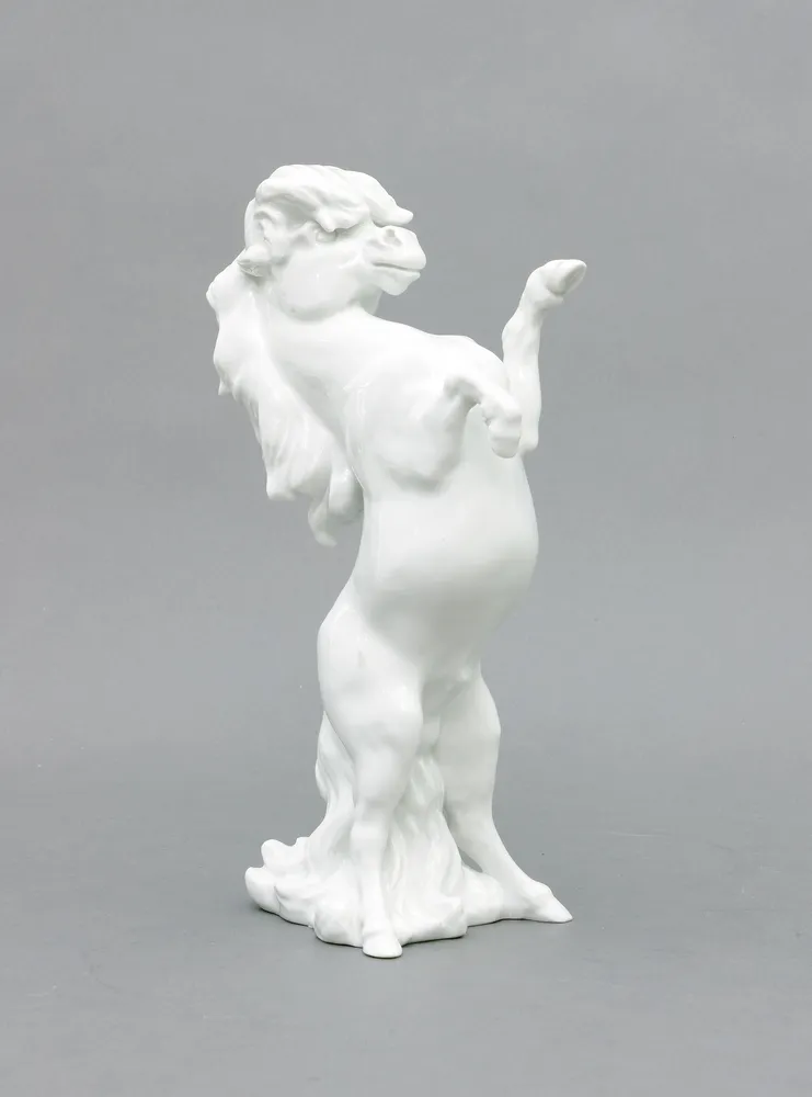 Фигура, Meissen, 2-я половина 20 в., встающий пони