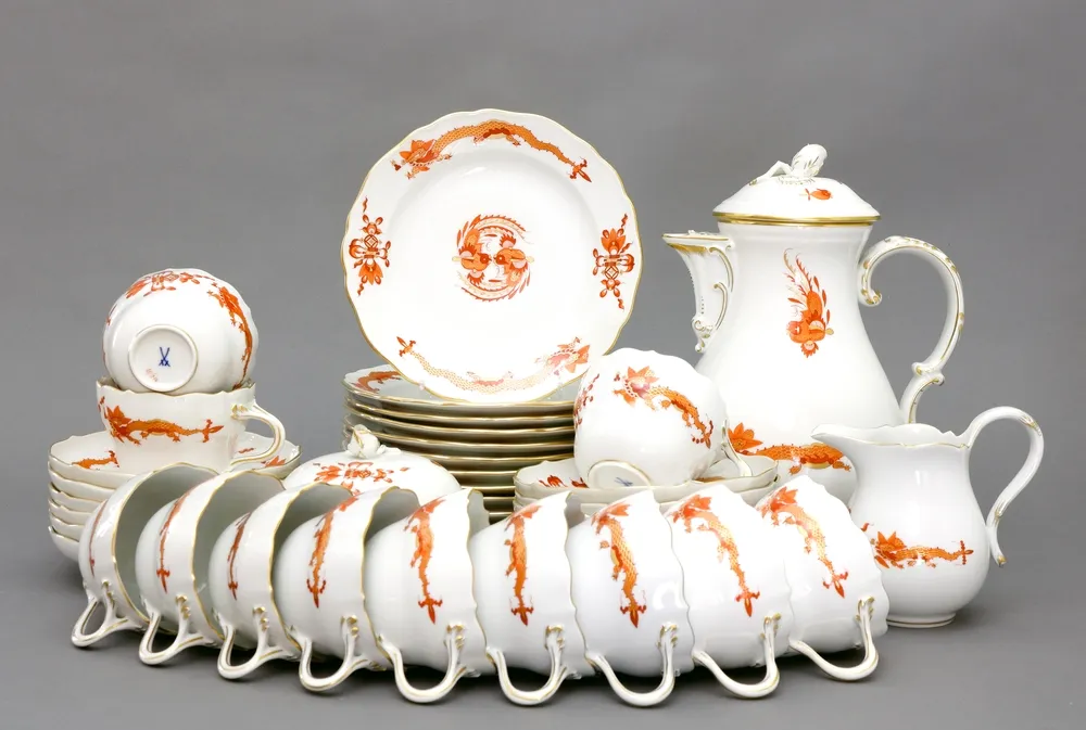 Coffee service for twelve people, Meissen, after 1949, approx. 39 pieces From the "Neuer Ausschnitt" service. Decor: Rich dragon red and gold…