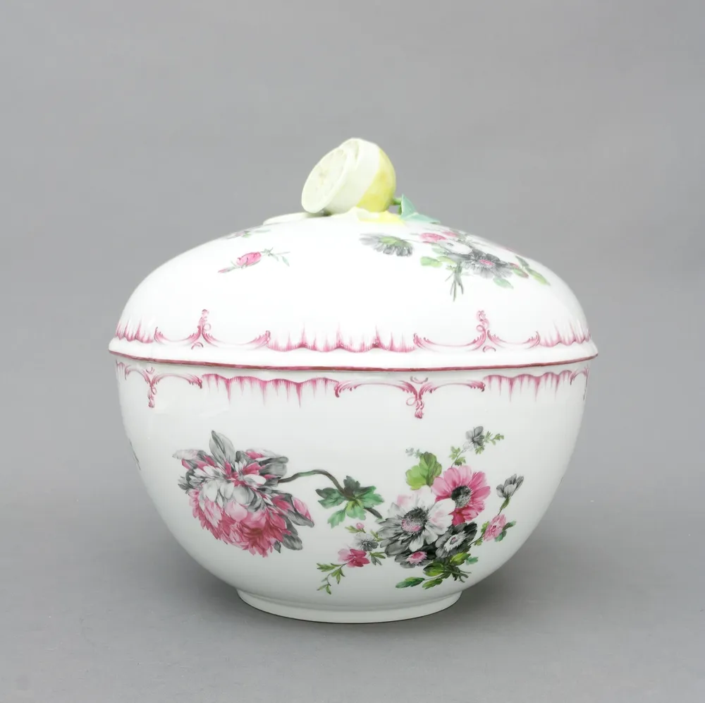 Terrine avec couvercle, KPM Berlin, 1770/80, service "Glatt", décor "Deutsche Blumen"