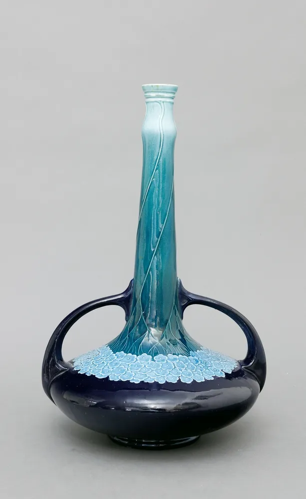 Vaas, Villeroy & Boch, jugendstil, begin 20e eeuw. Met twee zijhandvatten