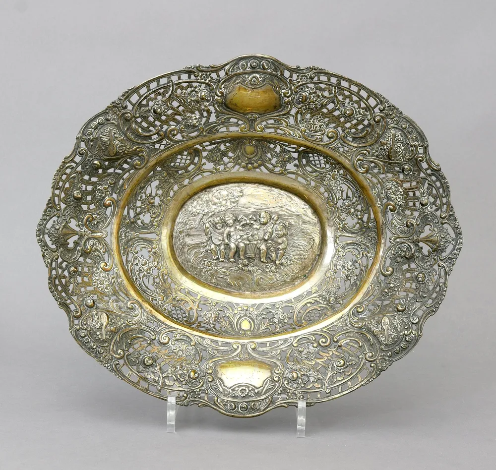 Durchbruchkorb, 800er Silber, Deutsch, wohl Hanau Oval, mit Putten und Rosendekor