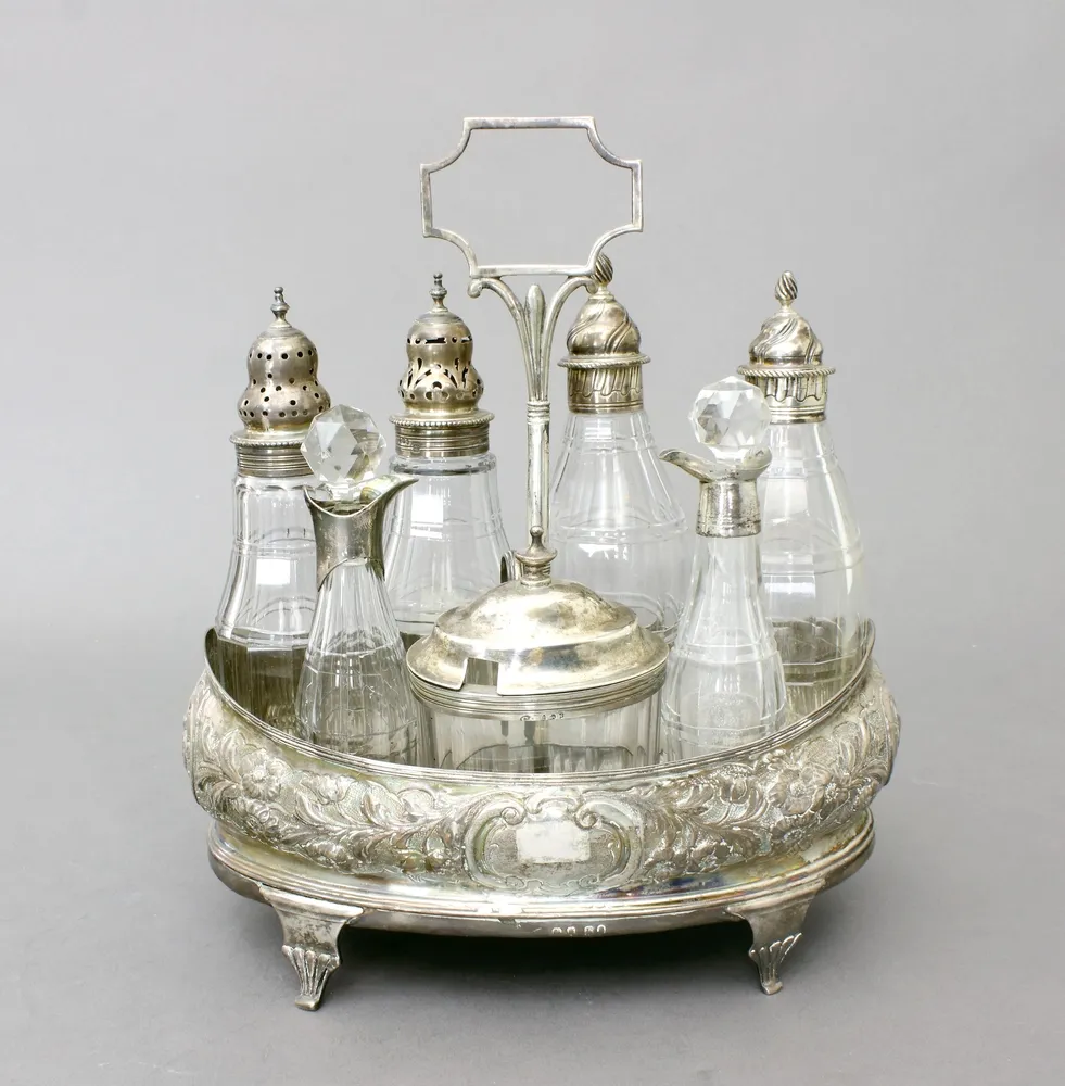 Menage, sog. Cruet Set, Silber, tlw. Periode George III, London, um 1801 Schiffchenförmige Halterung mit Holzboden auf vier Füßen