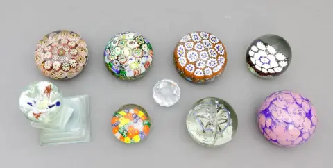 Papírová závaží, soubor 9 různých kusů Murano, Mille Fiori atd.