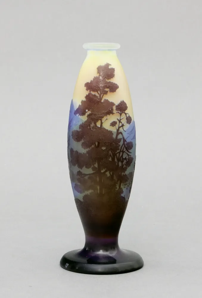 Vase, Emile Gallé, Nancy, Frankreich, um 1910 Runder ansteigender Stand mit ovaler Vasenwandung