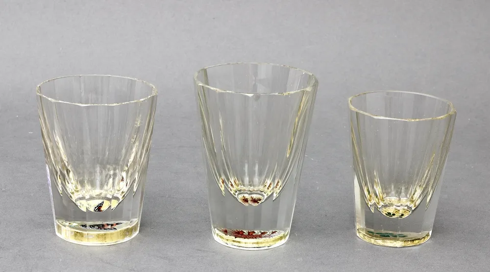 Zwischengold glasses, 19th c., 3 beakers of colourless, thick-walled glass, conical, cut walls, bases with painted…