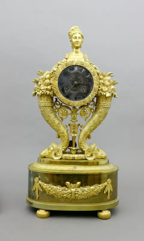 Pendule, pendule de cheminée, France, Empire, fin 18e/début 19e s. Bronze doré