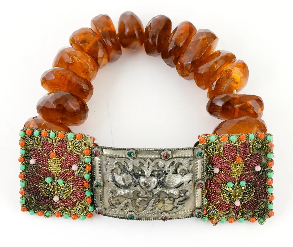 Amber, Bückeburg wedding necklace, Northern Germany, around 1850, length approx. 45 cm.