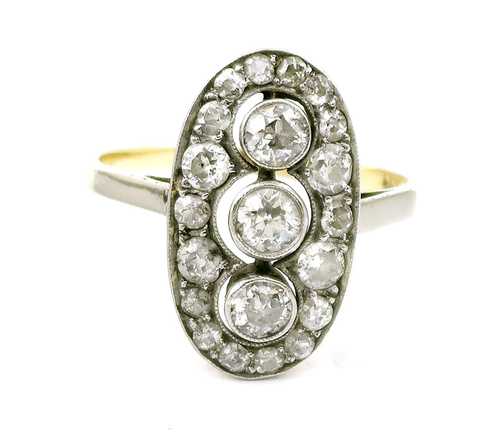 Ring, 585er GG., teilweise rodiniert, Art Deco Besetzt mit drei Diamanten im Brillantschliff, 2 x ca. 0,17 und 1 x ca. 0,20 ct., umgeben…
