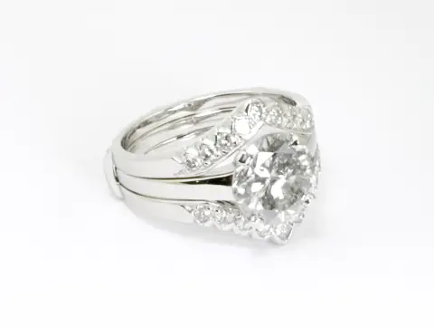 Ring, 750er WG. mit Diamantsolitär von ca. 4,0 ct., Piqué 3 im Achtkantschliff, Top Crystal