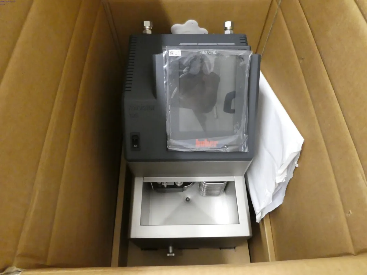 Compact refrigerated bath circulator Huber Pilot ONE Ministat 125