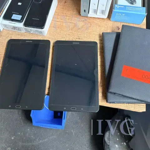 Tablety SAMSUNG SM-T561