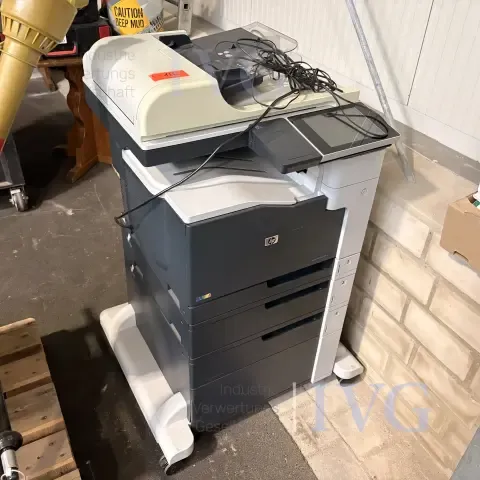 Многофункциональное устройство HP Laserjet 700color MFPm775