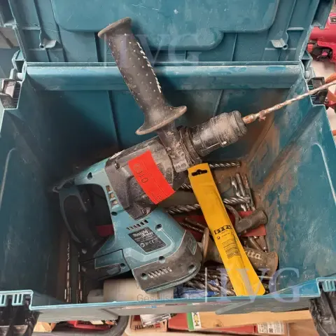 Аккумуляторный перфоратор MAKITA DHR243