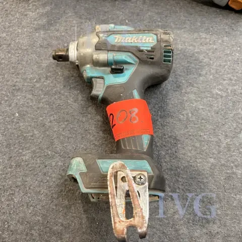 Ударный гайковерт MAKITA