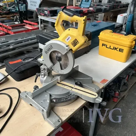 Торцовочная пила DEWALT DW771-QS TYPE 2