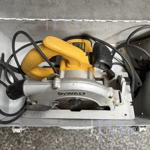 Okružní pila DEWALT D23550-QS