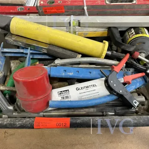 Lot de petits outils et outils à main