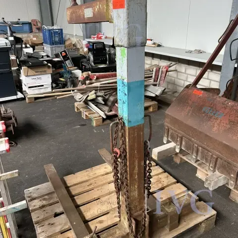 Crane pallet fork