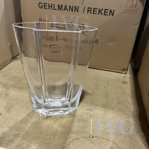 Partij glazen vazen
