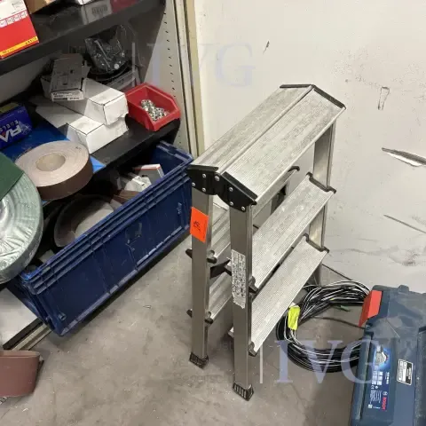 Aluminium folding ladder