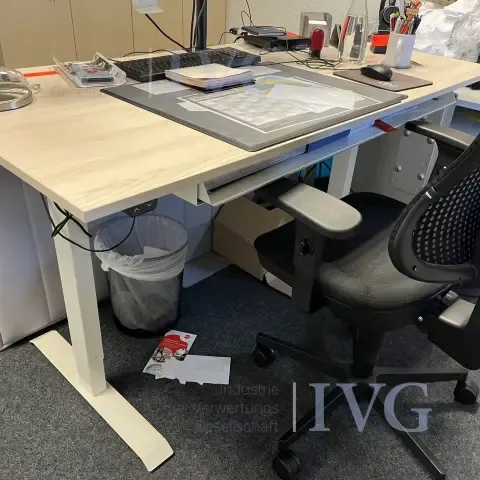 Elektrisch in hoogte verstelbaar bureau