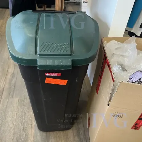 Plastový odpadkový koš