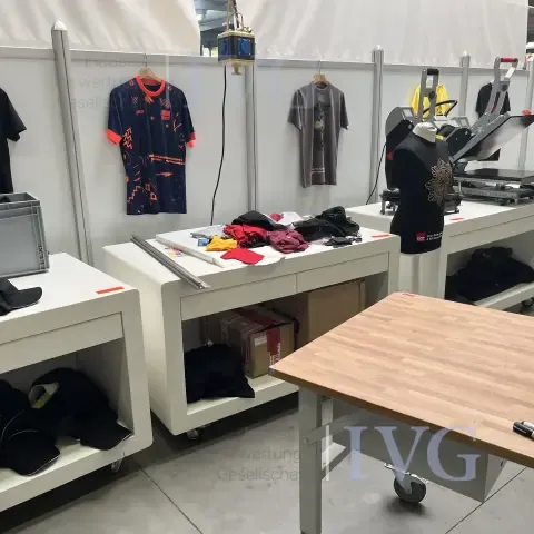 Tables de présentation de marchandises