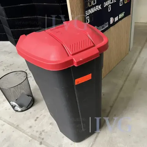 Plastový odpadkový koš