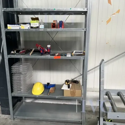 Étagère à emboîtement en acier