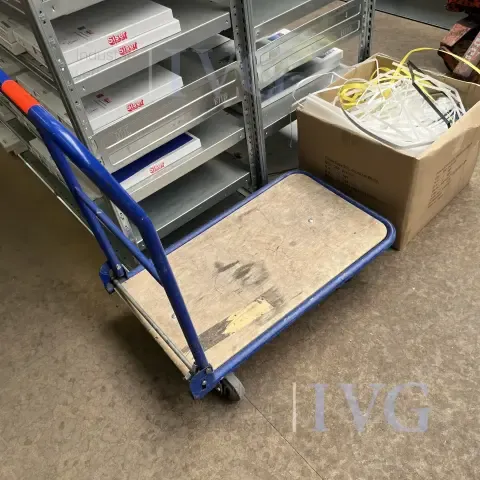 Chariot à étages