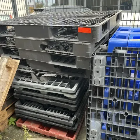 Partij kunststof pallets