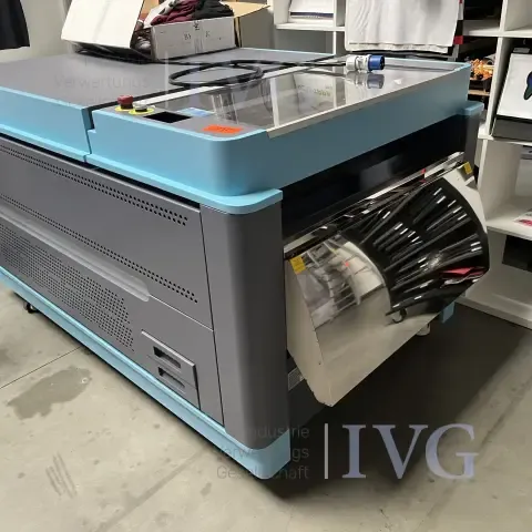 Automatic powdering and fixing machine
