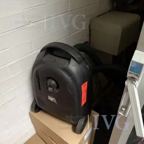 Vacuum cleaner AEG 61EKS01