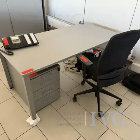 Stůl (šedý) MBT