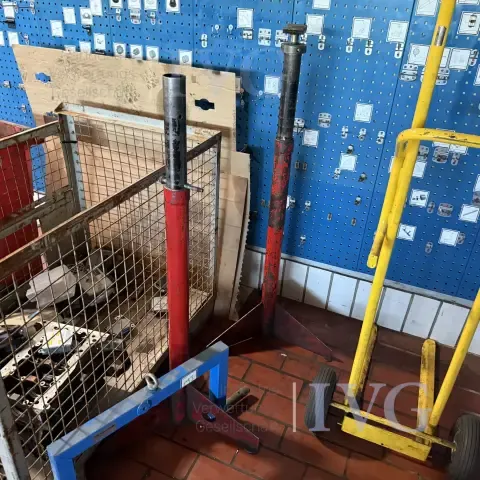 Workshop stands (red)