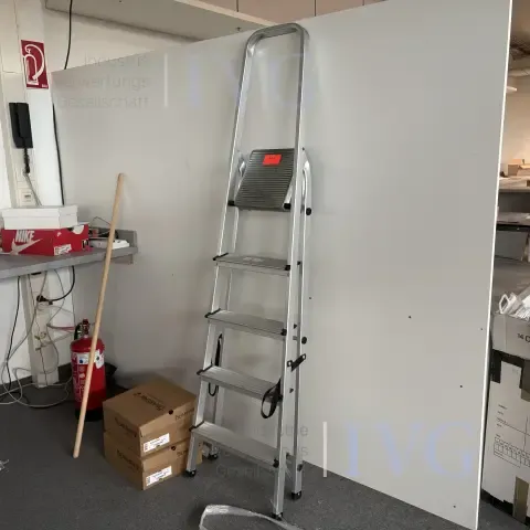 Aluminium step ladder