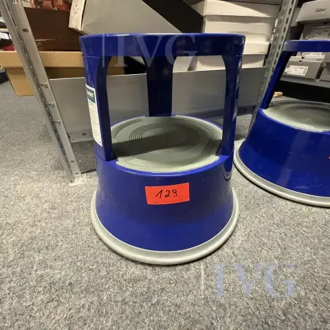 Rolling step stool