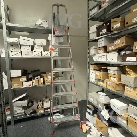Aluminium step ladder