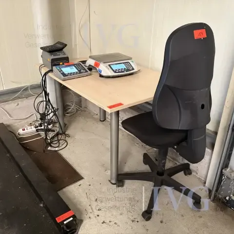 Table (beige)