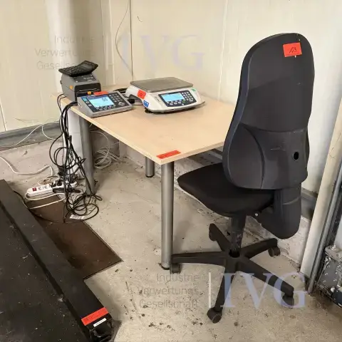 Table (beige)