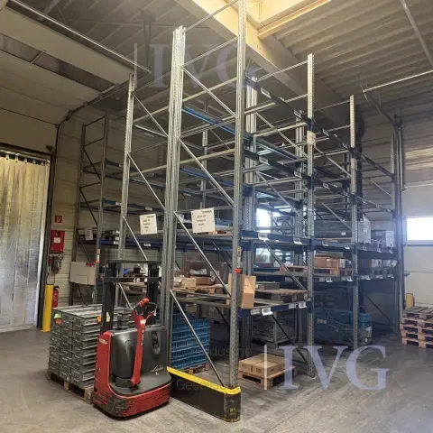 Heavy-duty shelving (blue)