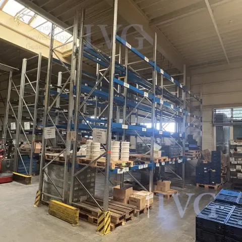 Heavy-duty shelving (blue)
