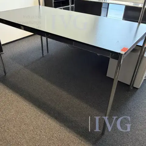 Vysoký stůl