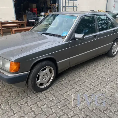 Gesloten personenauto MERCEDES-BENZ 190 E