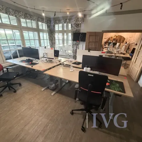 Electrically height-adjustable desks