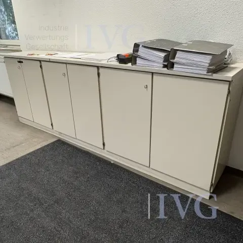Lot de mobilier de bureau