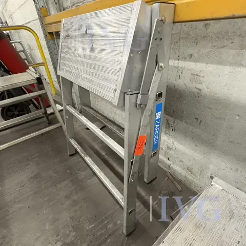 Aluminium step ladder