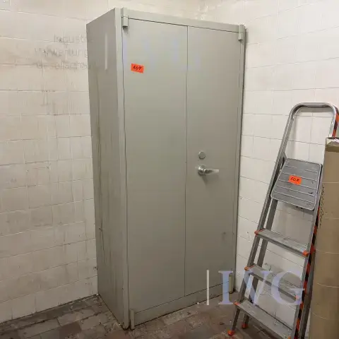 Armoire en acier