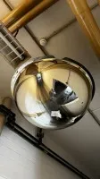 1 miroir hémisphérique, monté au plafond
