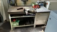 1 werkbank met bankschroef